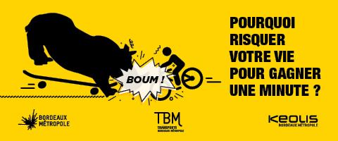 Prenez soin de vous et des autres en faisant attention aux trams et aux bus autour de vous.