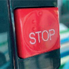 Des boutons d'arrêt en braille sont à disposition